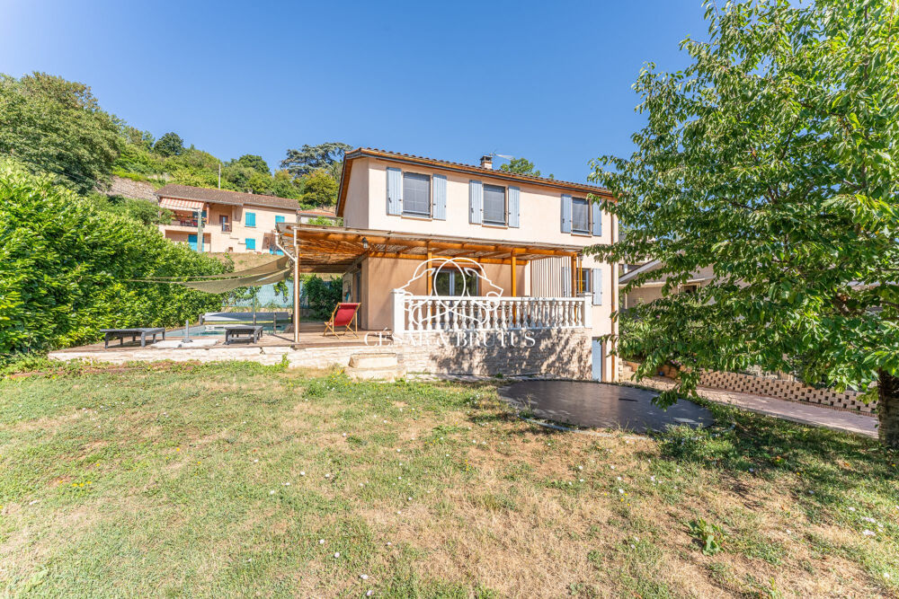 À vendre  Maison familiale de 139 m² avec piscine à Curis-
