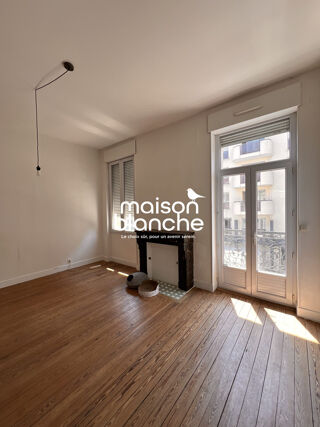  Appartement à louer 3 pièces 97 m²