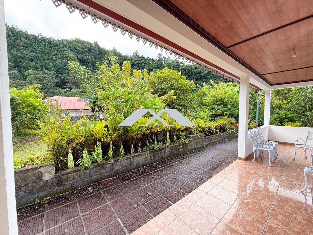 Investissement à Salazie  maison 400 m², terrain 2433 m²,