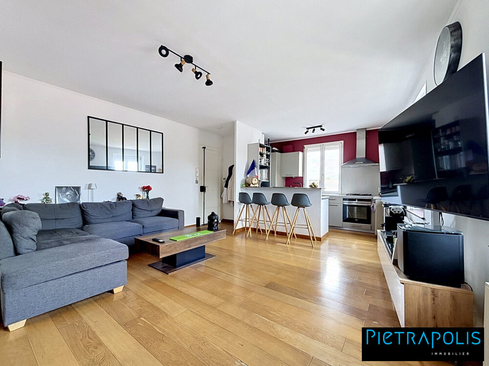 À vendre  Appartement lumineux au dernier étage avec vue d?