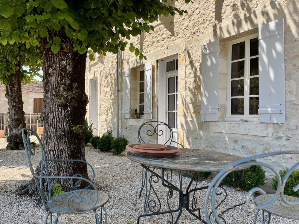 Maison en pierre avec jardin et vue dégagée  Aux portes de