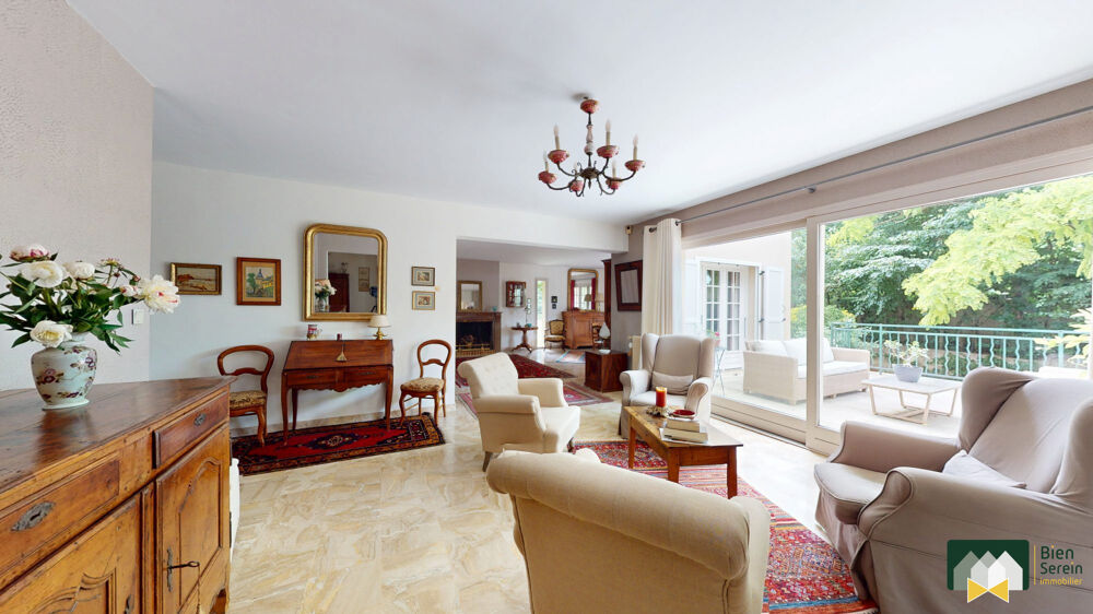 BELLE MAISON FAMILIALE, 5 GRANDES CHAMBRES ET PISCINE  TREON