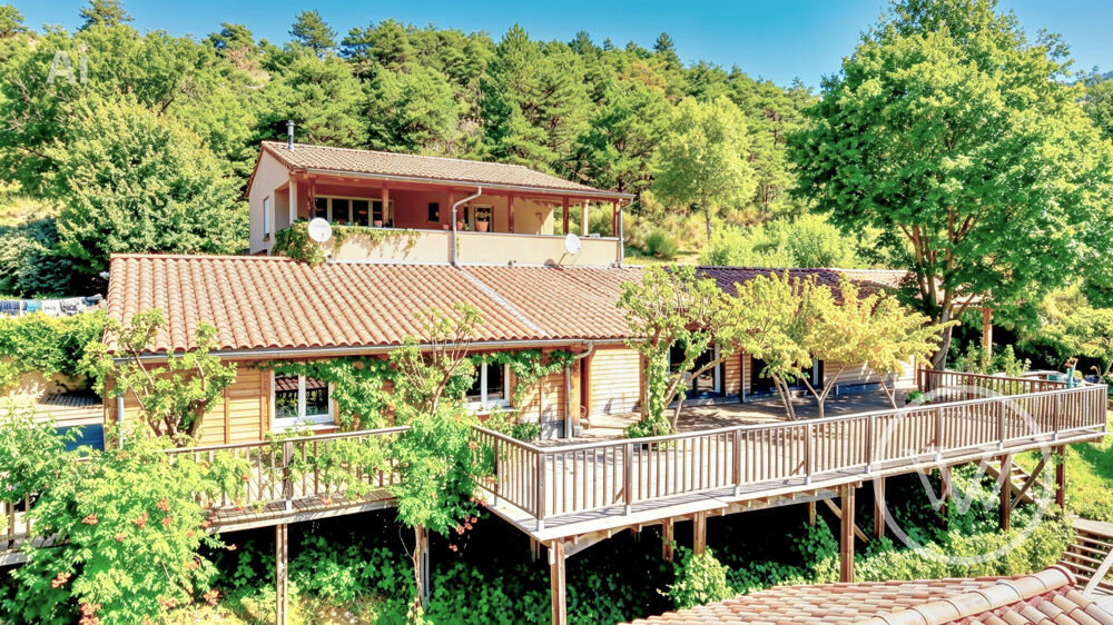 Propriété de 237m² avec piscine sur 4500m² de terrain, La Ba
