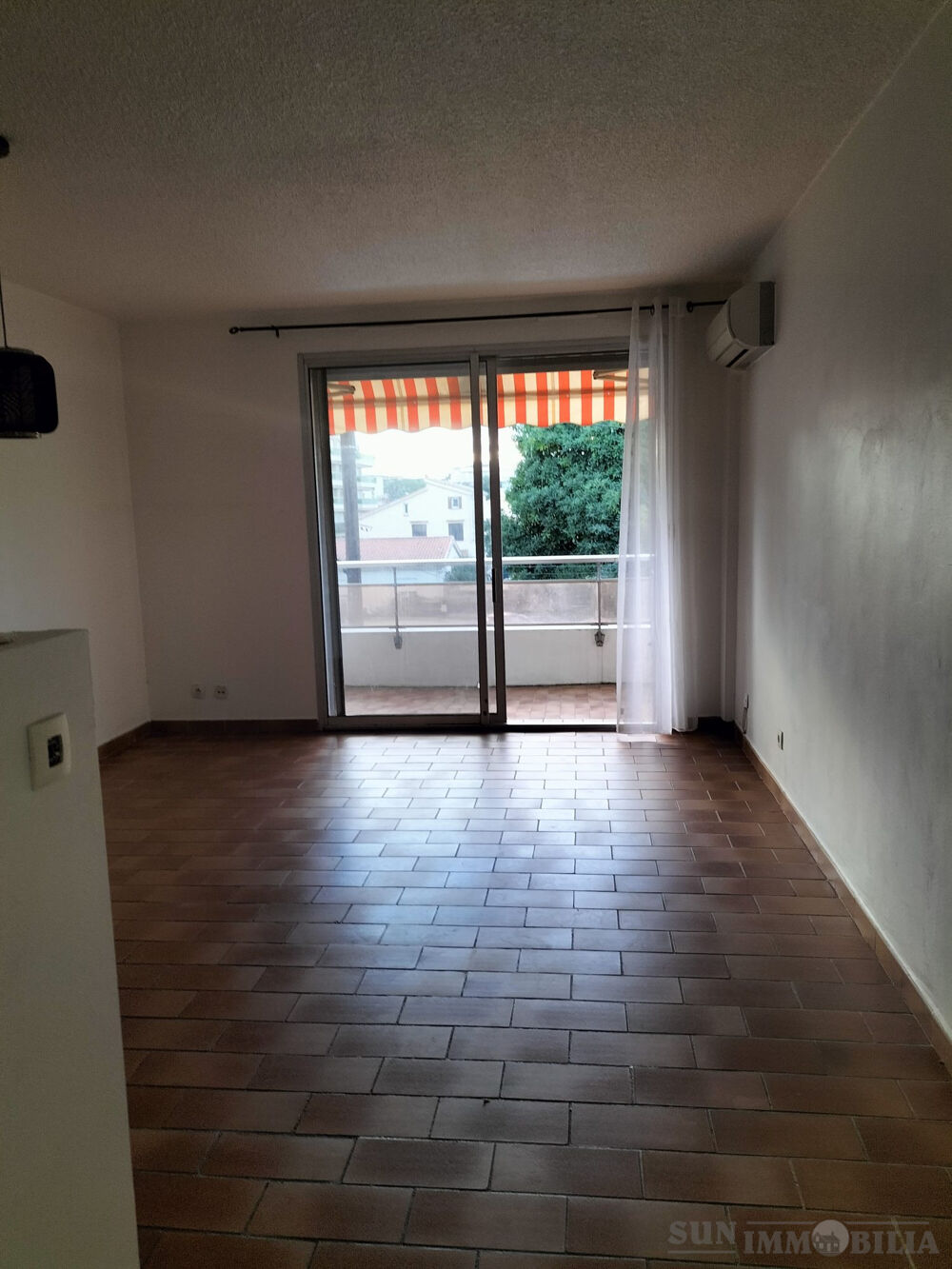 Location Appartement SAINT LAURENT DU VAR - STUDIO Saint-laurent-du-var