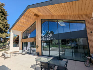  Maison  vendre 8 pices 300 m