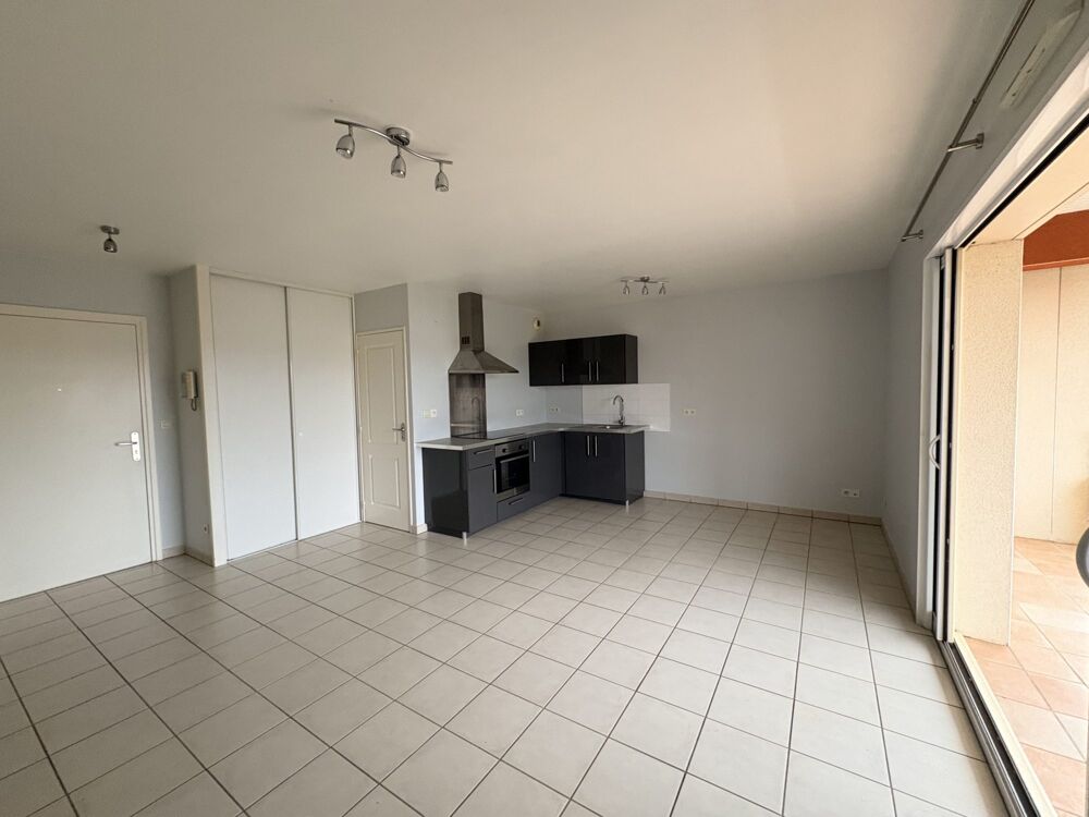 Location Appartement BEAU T2 AVEC BALCON ET STATIONNEMENT Saint-just-saint-rambert