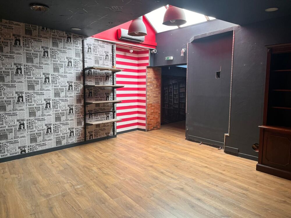   CENTRE VILLE DE VANNES -Local commercial 83 m² - RUE TRES COMME 