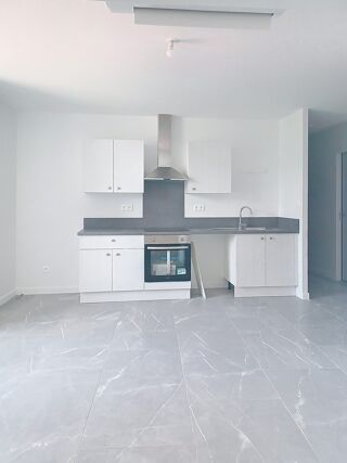  Appartement à louer 3 pièces 79 m²