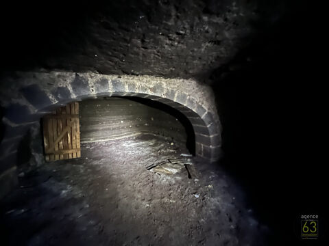   Cave de 53 M2 en sous-sol pour stockage vin Appartement - 1 pi�ce(s) - 53 m�