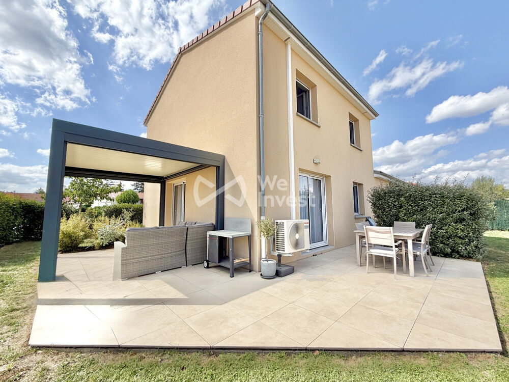 Villa type 5 de 110 m2 avec garage, terrasse, pergola et jardin.