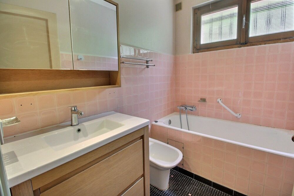 MONNETIER-MORNEX  Maison traditionnelle de 190 m² comprenant