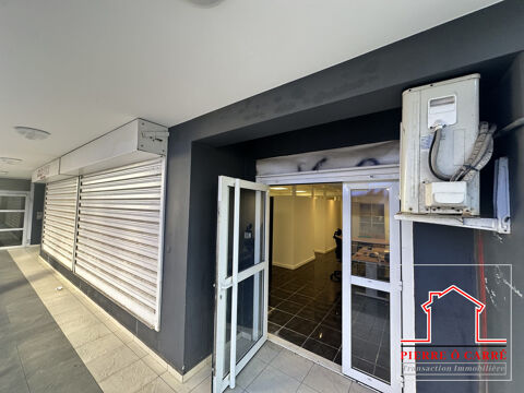 &Agrave; louer – Local professionnel 92 m&sup2; – Centre-ville de Sain 1600 97410 Saint-pierre