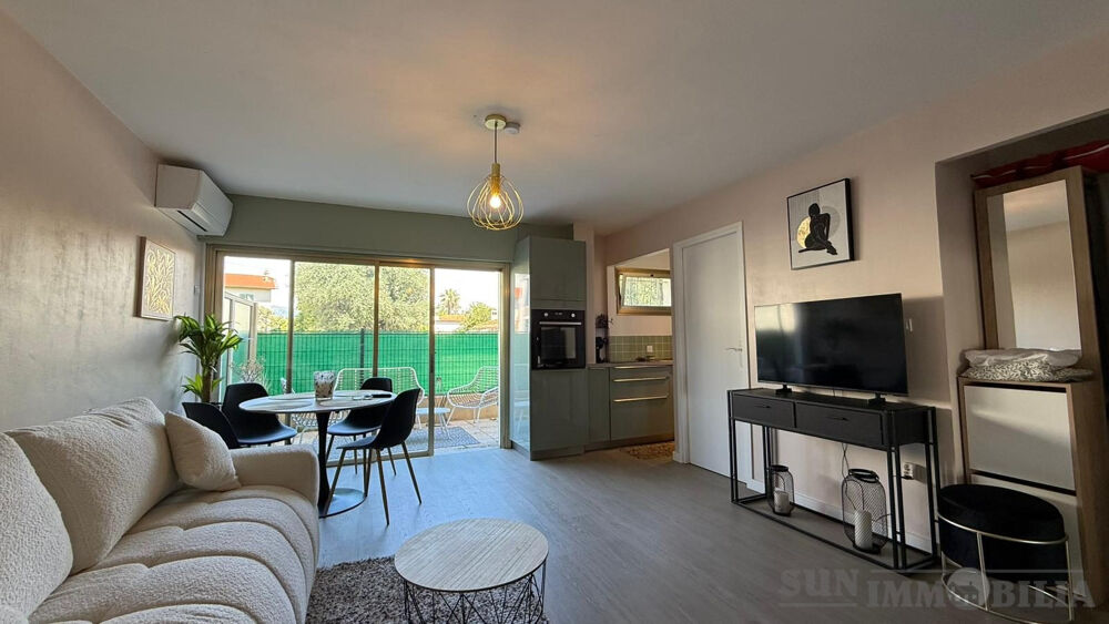 Un superbe appartement studio rénové avec une grande terrasse