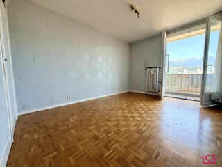  Appartement à louer 3 pièces 90 m²