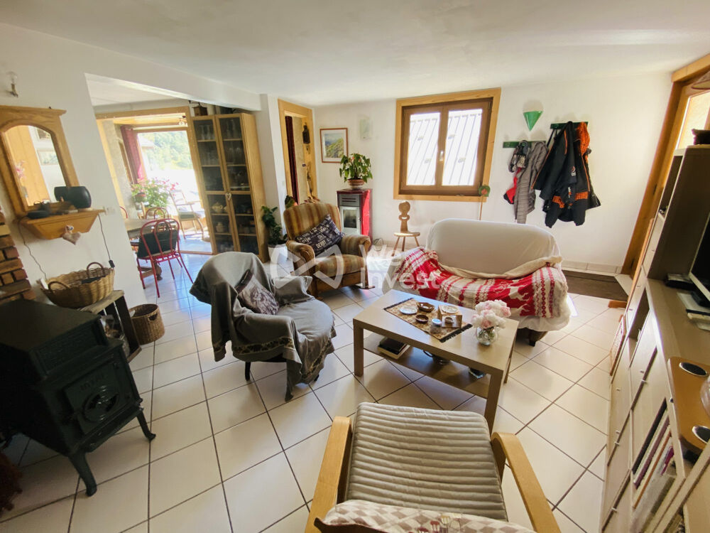 Belle maison familiale moderne et bien entretenue située au cal