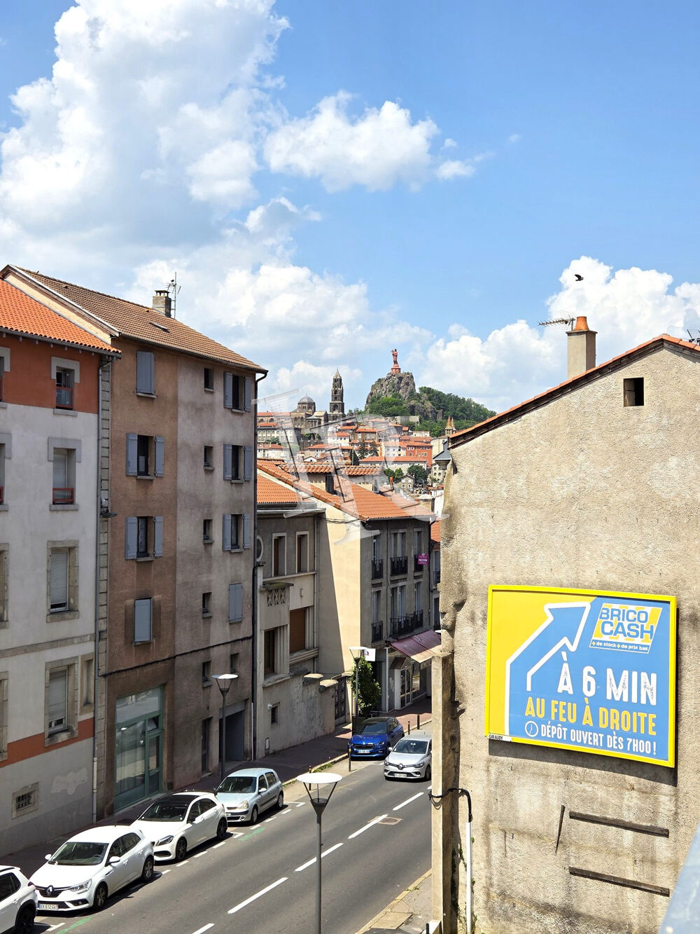Studio rénové avec stationnement LE PUY-EN-VELAY