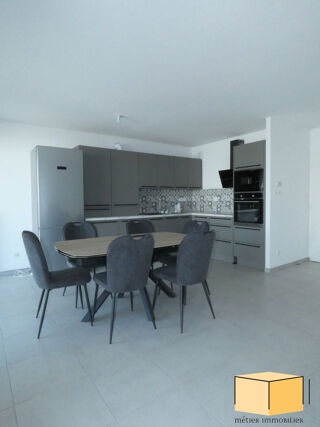  Appartement à louer 4 pièces 82 m²