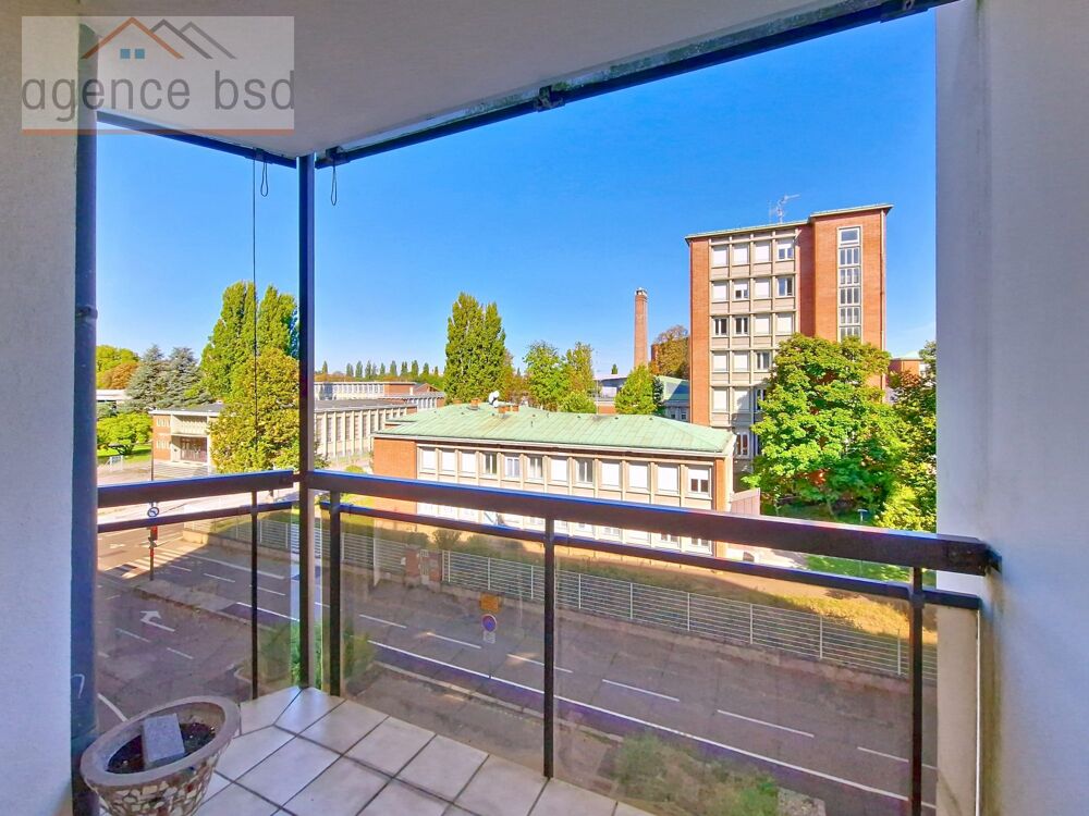 Prox. Lycée Kléber, beau 3/4 pièces en étage avec balcons.