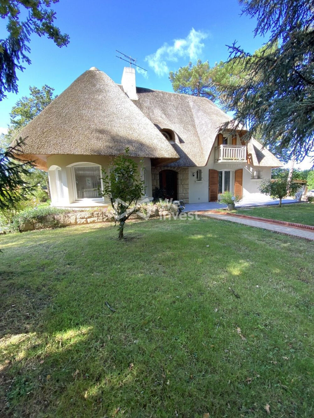 Découvrez cette magnifique maison de caractère en toit de c