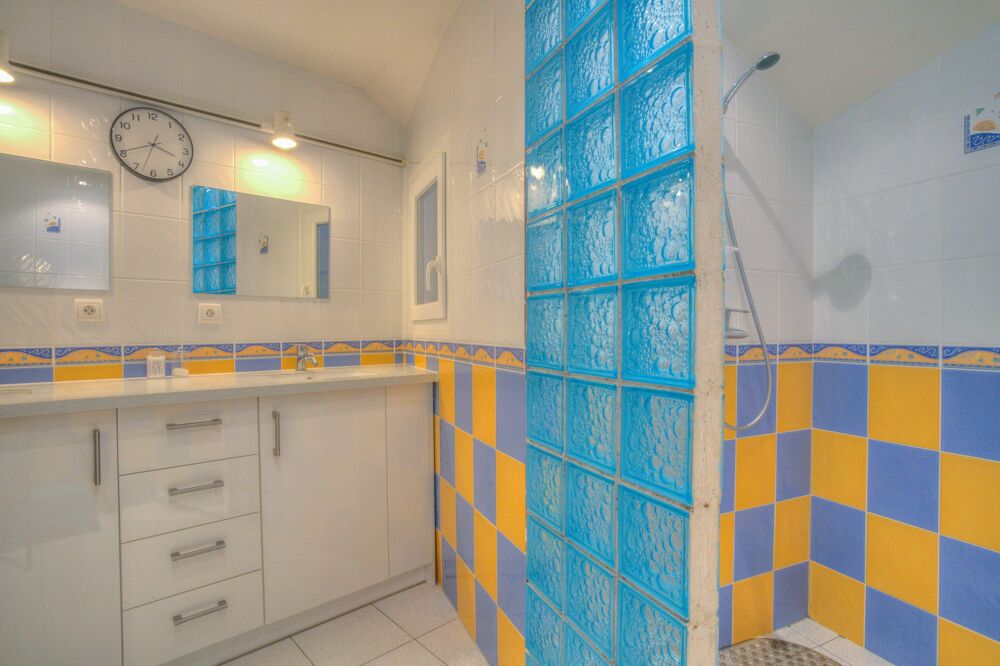 � vendre  Maison P�ron (01630)