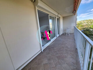 Location Appartement STUDIO MEUBLÉ AVEC TERRASSE DE 12 M², PARKING PRIVATIF ET CAVE Antibes