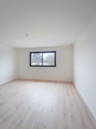 Appartement à louer 4 pièces 85 m²