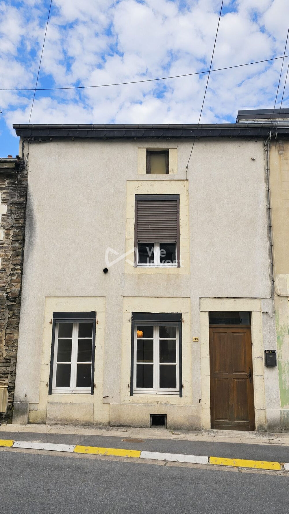 Maison mitoyenne située en coeur de village à Deville