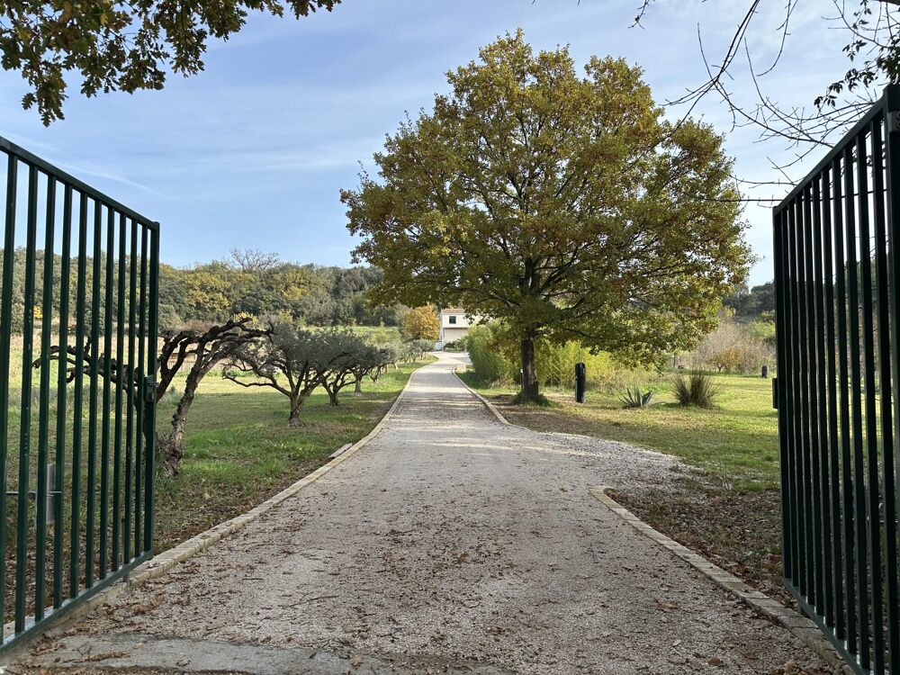 À vendre, superbe mas érigée sur une propriété d'exception.