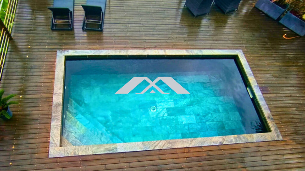 Villa de standing avec piscine et vue panoramique sur l'océan.