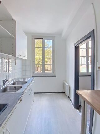  Appartement à louer 4 pièces 79 m²
