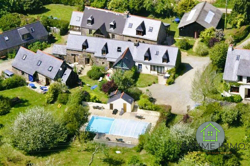 Propriété 6 gîtes en pierre et une maison principale