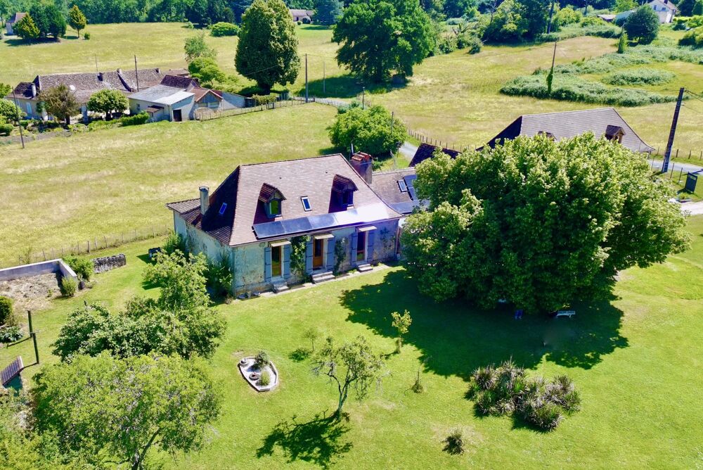 Ensemble de maisons en pierre à 15 minutes de Bergerac