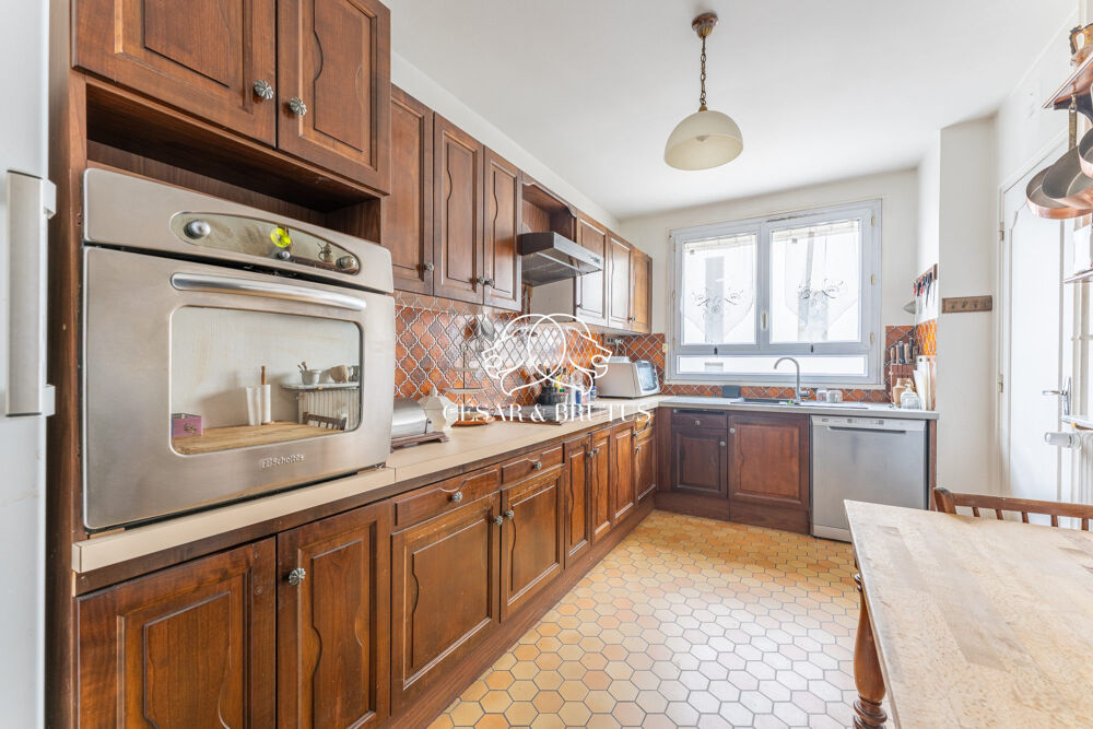 Appartement avec balcon et place de parking
