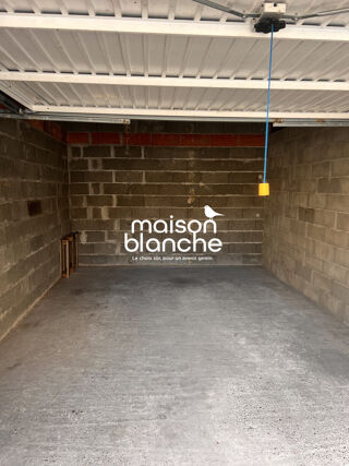  Parking / Garage à louer 15 m²