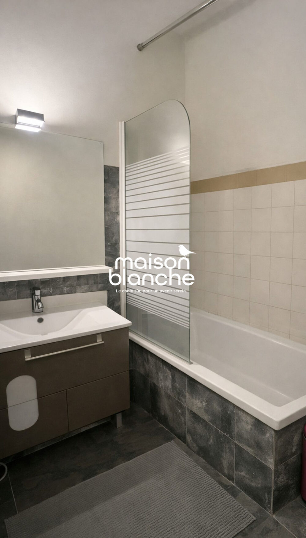   BORDEAUX CHARTRONS / CITE MONDIALE : JOLI T2 DE 42.55m² ON TRES Bordeaux