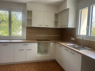  Appartement à louer 4 pièces 113 m²