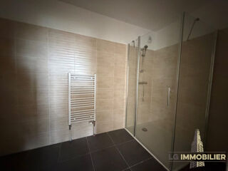  Appartement à louer 3 pièces 64 m²