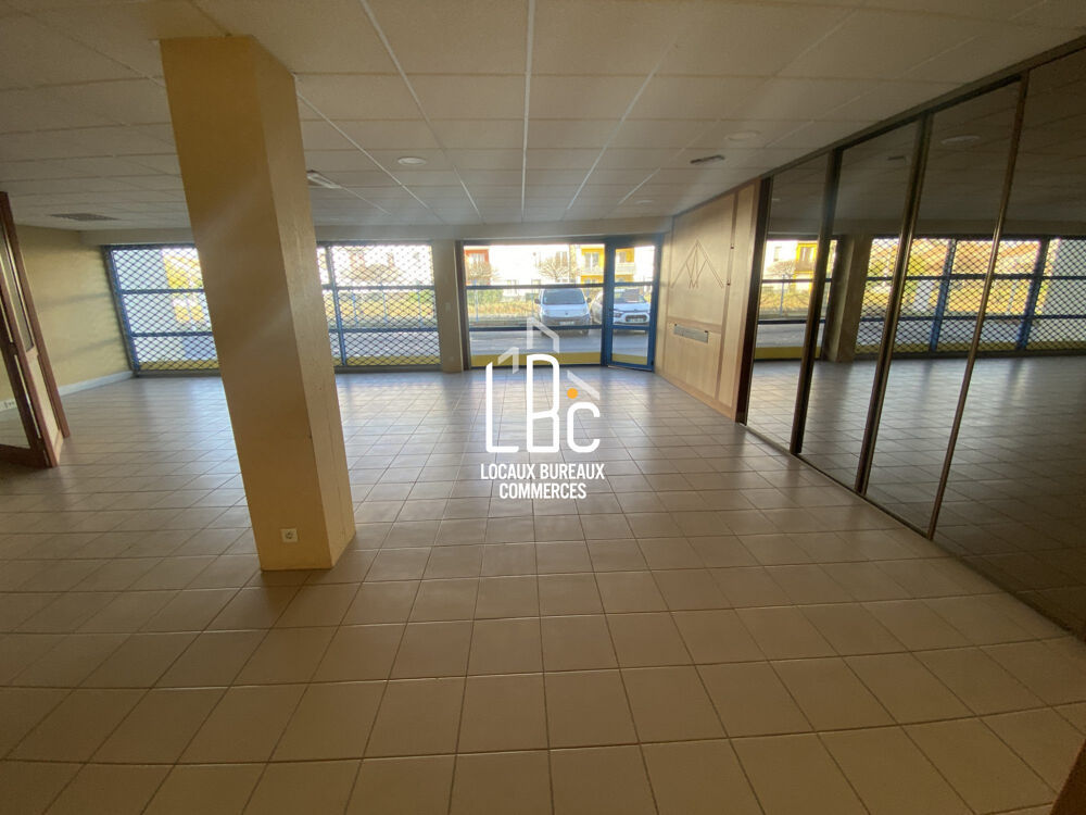   Rezé - Local activité show-room 568 m² 