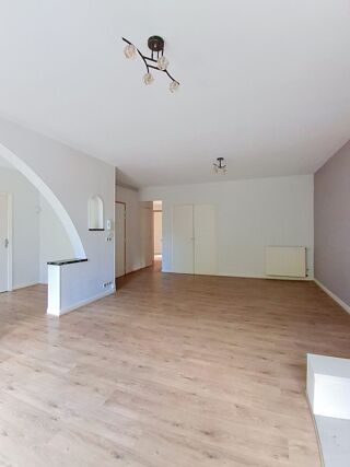  Appartement à louer 3 pièces 90 m²