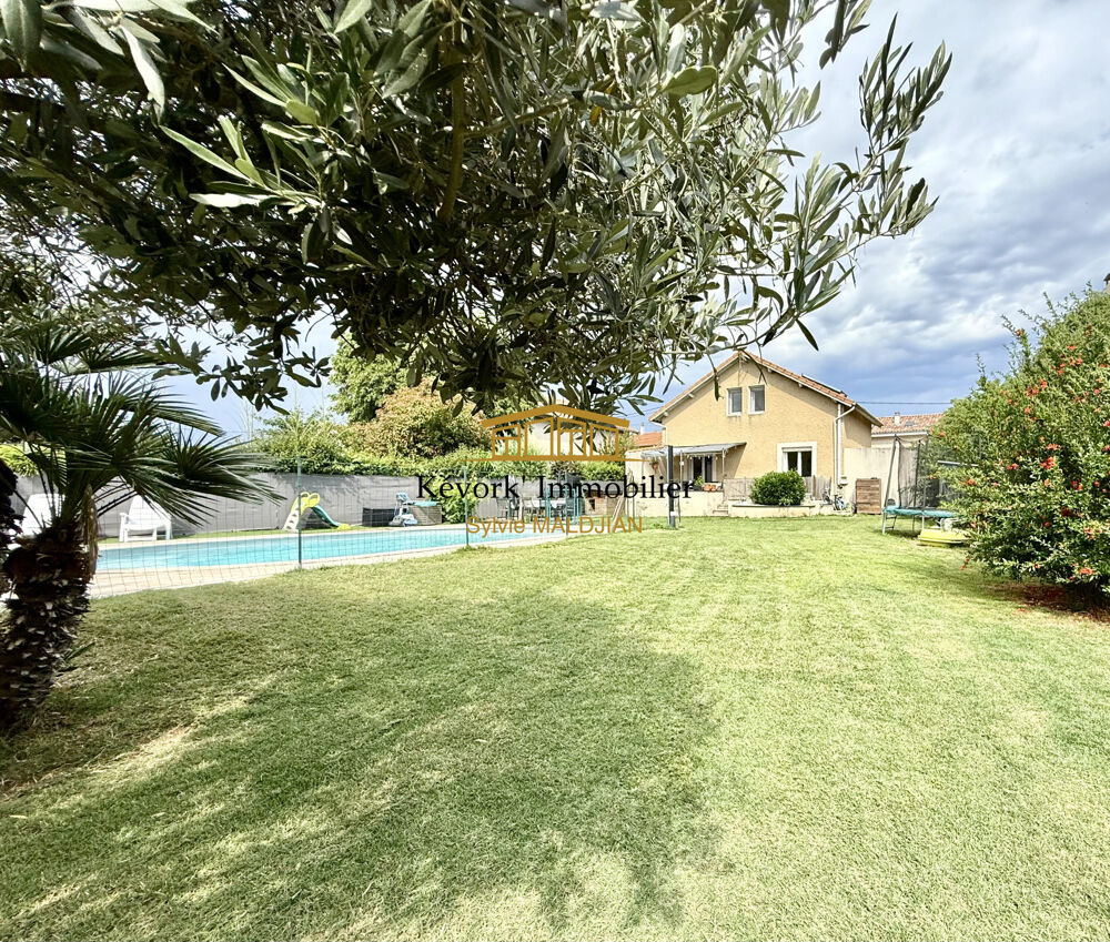 Perle rare : une maison ancienne pleine de charme, avec piscine