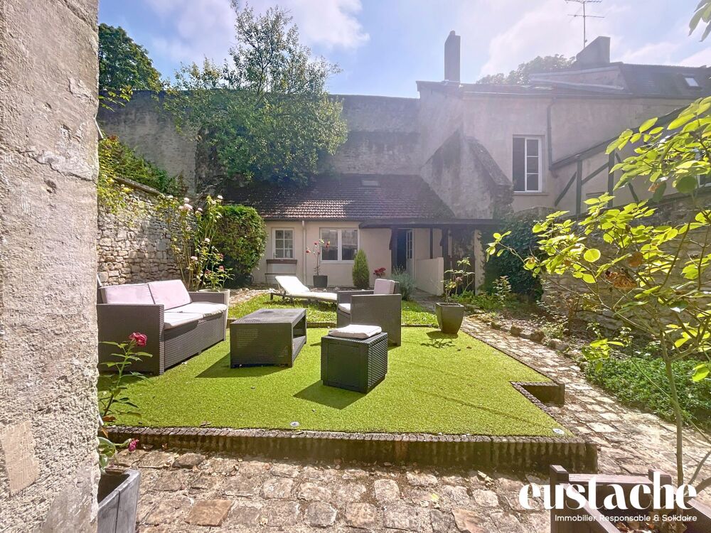 SENLIS intra-muros -Charmant ensemble immobilier de caractère !