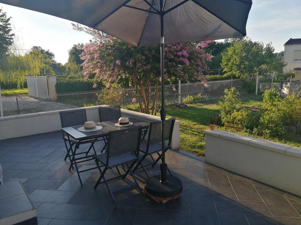 Vente Maison Maison Plain-Pied avec Terrain proche de commerce. Varennes