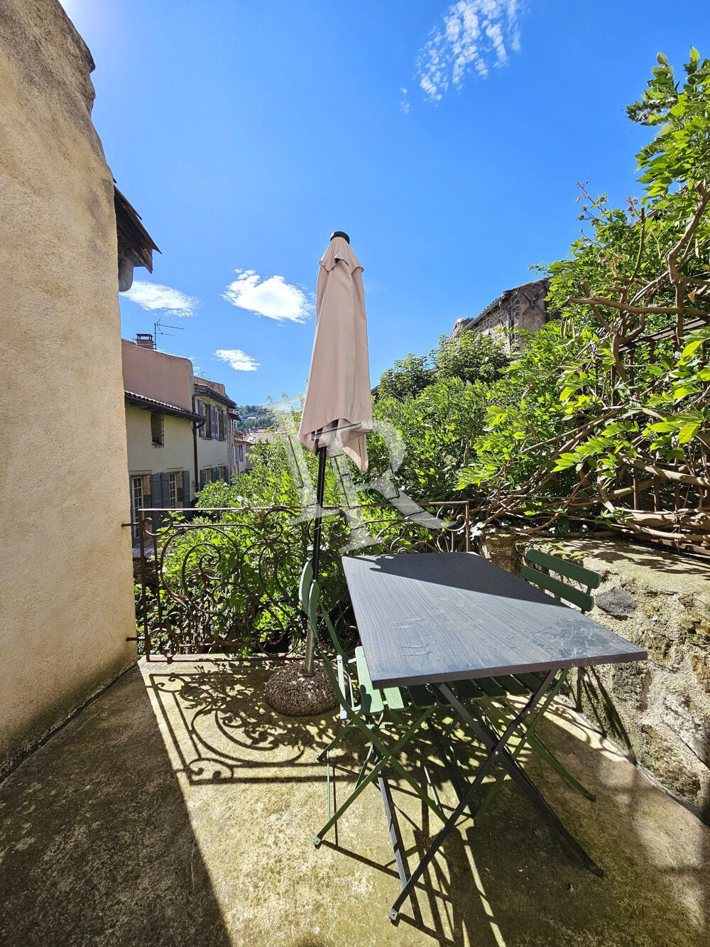 T3 atypique avec extérieur Le Puy centre