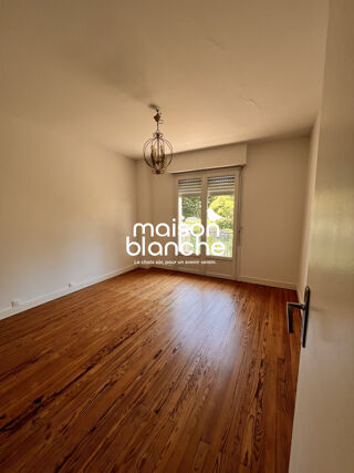  Appartement à louer 4 pièces 95 m²