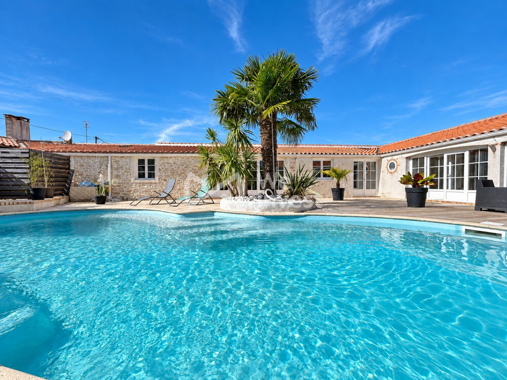 Longère 194 m² avec piscine, jacuzzi et double garage