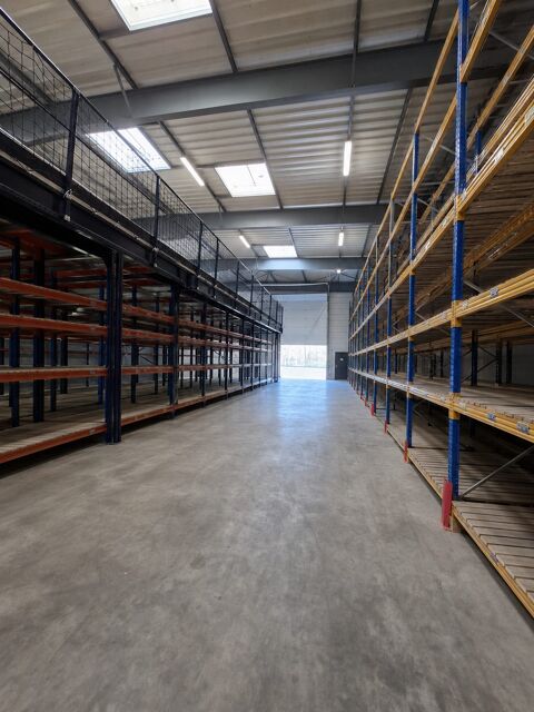 VANNES EST – Local d'activit&eacute; d'environ 820 m&sup2; avec terr 7500 56000 Vannes
