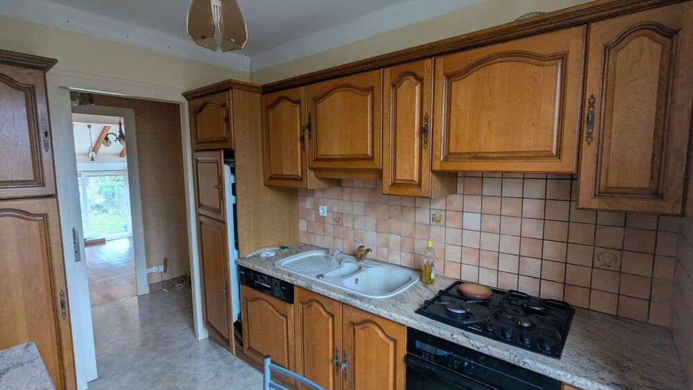 Maison divisée en 3 appartements