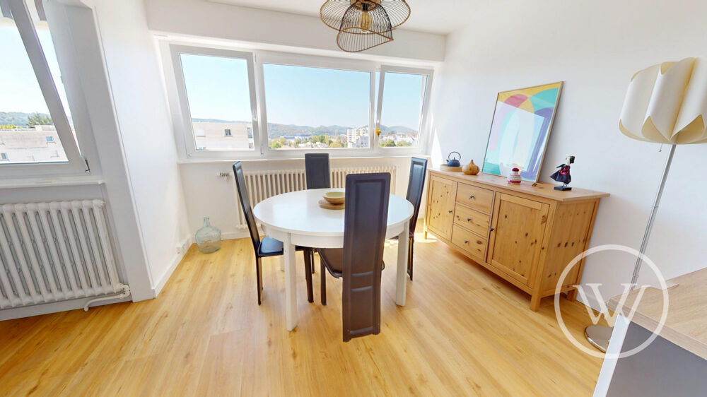 Beau T4 en dernier étage avec vue, balcon et garage