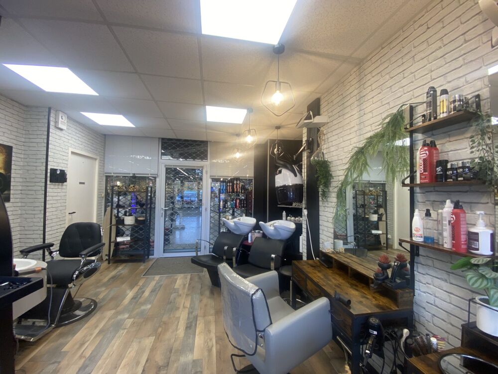   Très beau Salon de Coiffure proche de LIMOGES ! 