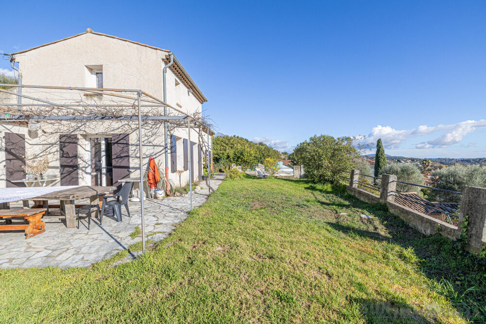 A vendre, superbe maison familiale de plain pied avec vue sur vi